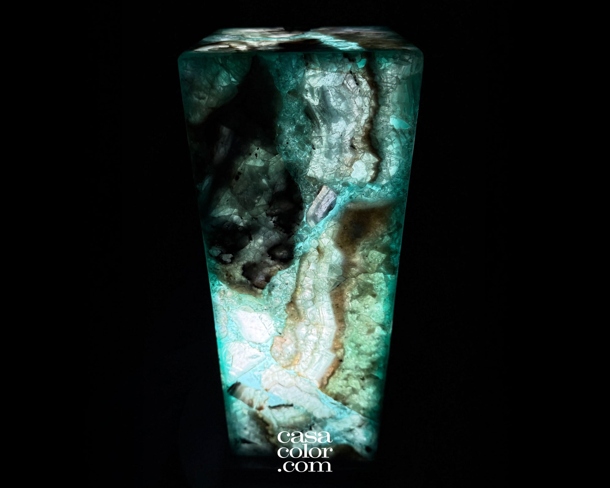 Fluorite lamp